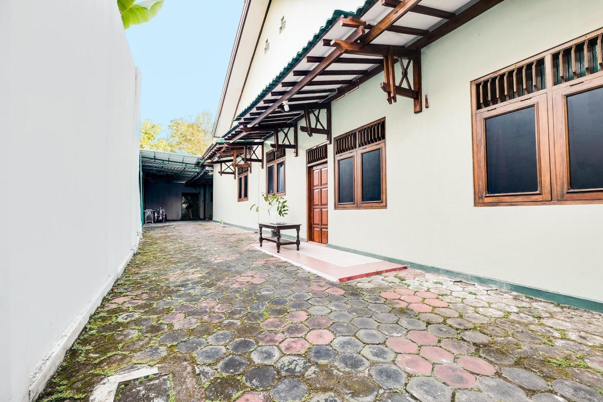 Spot On 92068 Pudja Kesuma Homestay Syariah Yogyakarta Luaran gambar